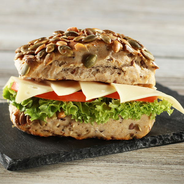 Kürbiskernbrötchen mit Emmentaler