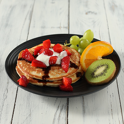 Pancakes m. Obstsalat u. Schokosoße