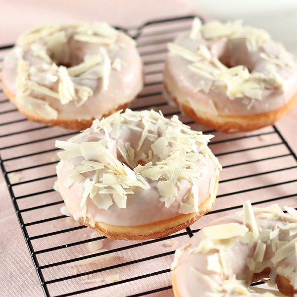 Donut mit Vanillefüllung (mit Vanillegeschmack)