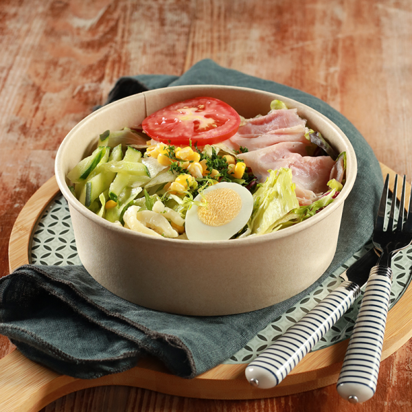 Chefsalat mit Schinken und Käse